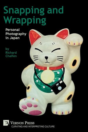 Snapping and Wrapping: Personal Photography in Japan (Curating and Interpreting Culture)